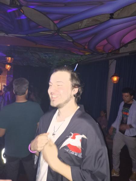 Op een feest in een kimono